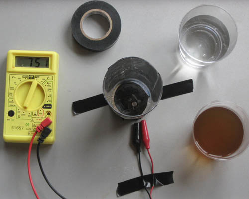 Experimental setup to measure strength of tea or coffee.