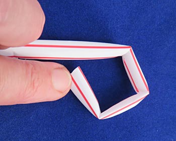 Bending the finger of a drinking straw robot hand at the joints
Robotics science project