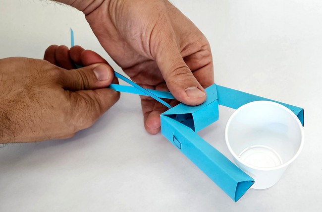 Robotic gripper made of paper can grab both delicate and heavy things