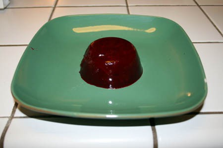 Jellied cranberry sauce retains shape of the mold