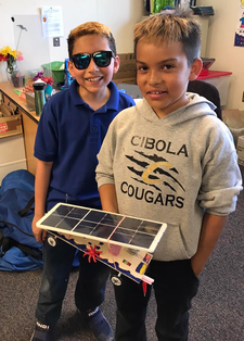 Students with solar sprint cars