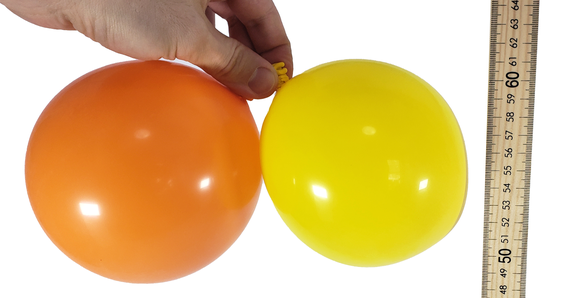 Two balloons filled with different gases to compare and visualize the density of gases