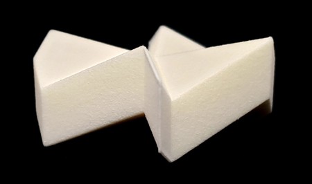 Side view of the 3D printed impossible arrow. It does not look like an arrow from this angle.
