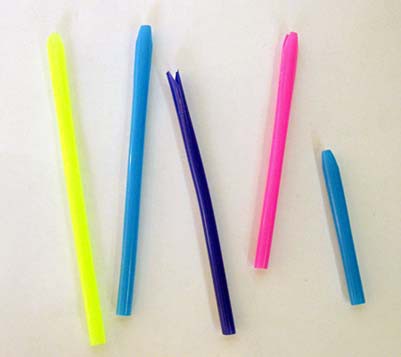 Five different straws are cut to different lengths