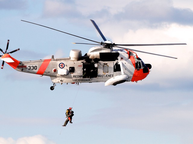 people on rope in rescue heli