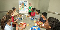 dietician educating students on healthy eating 
