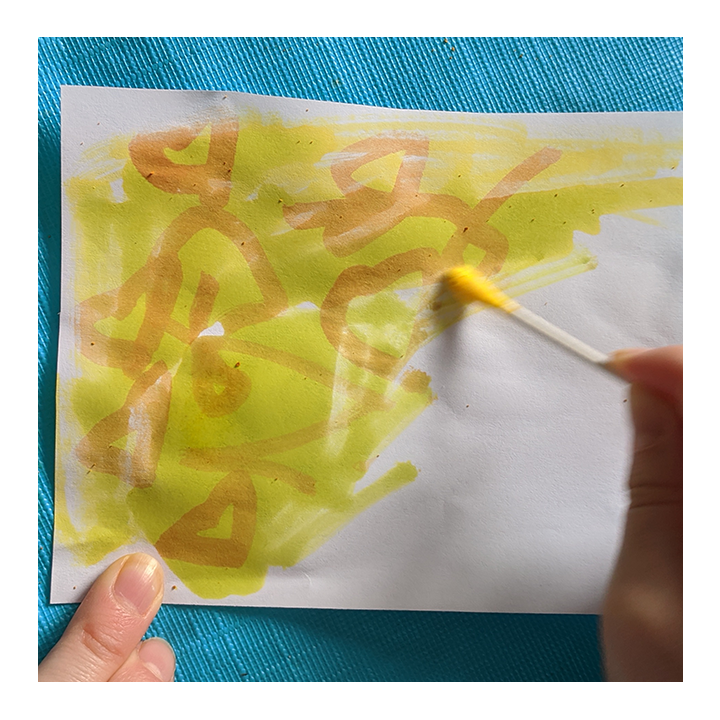 Revealing invisible ink to show the picture - Awesome Summer Science