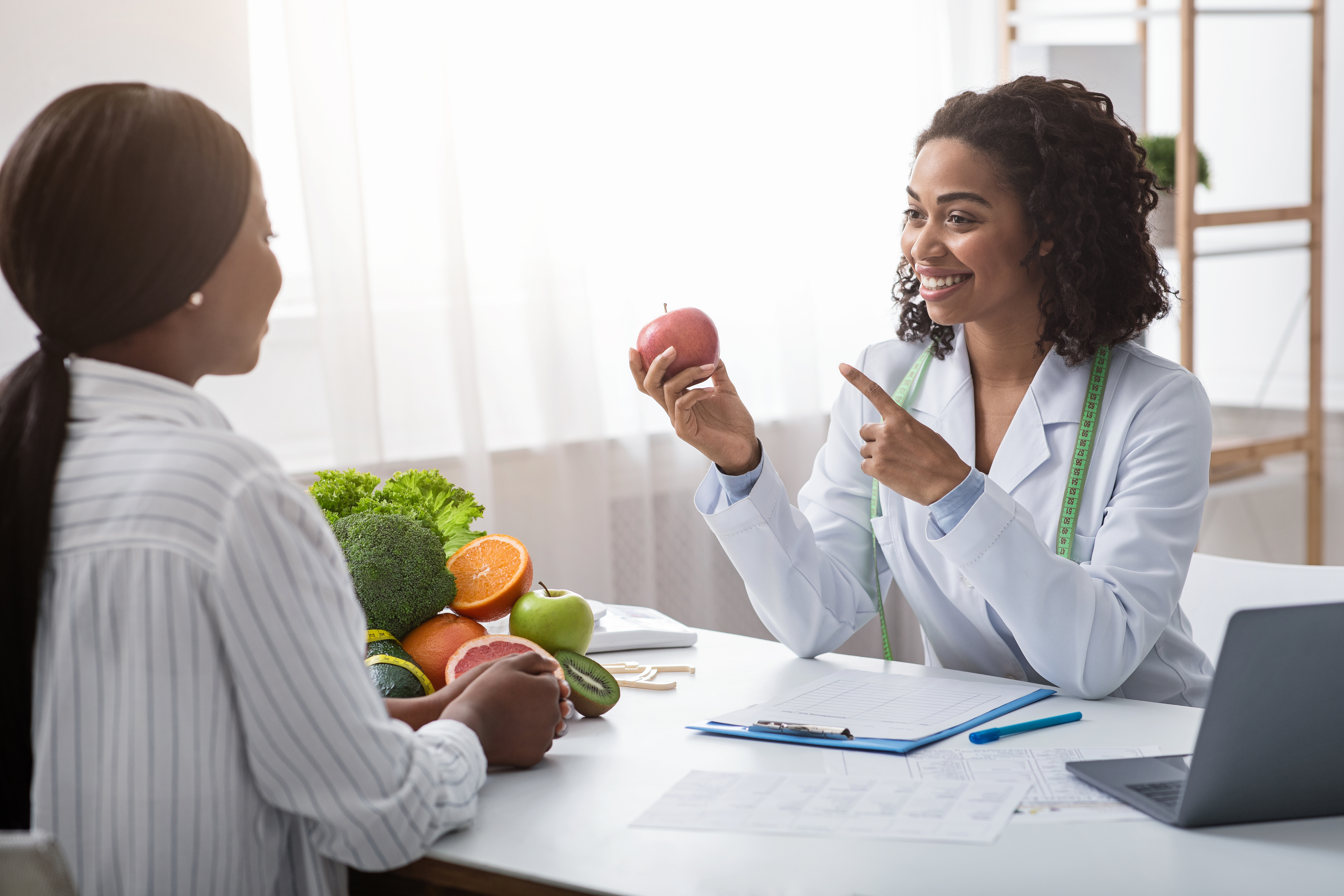 nutritionist helping client