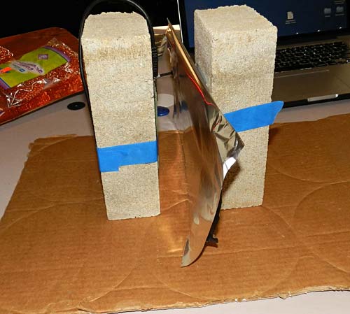 Material under test can easily go between the two test bricks.