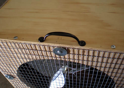 The handle and safety wiring at the back end of the Diffuser.