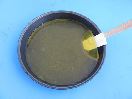 A spatula will help loosen the jello.