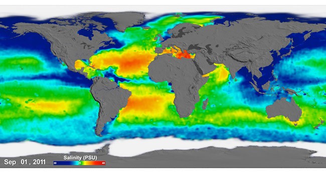 A heatmap of the world's oceans and their surface salinity levels