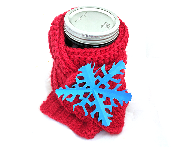 Jar with a knitted wrap around it for thermal insulation activity