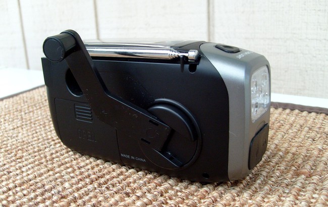 a two in one hand crank radio and flashlight