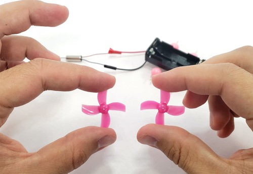 counterclockwise and clockwise mini plastic propellers 