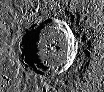 Image of mountains formed in the center of a crater found on the surface of Mercury