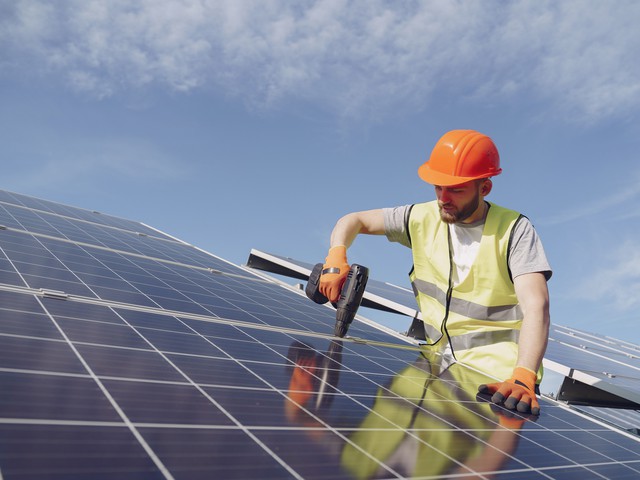 Solar panel installer