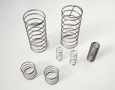Metal springs of various sizes stand next to each other
