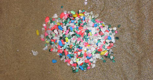 Sand in a painter's tray with a pile of gravel in the middle forming a headland