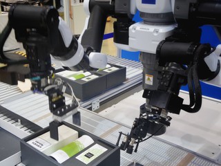 Manufacturing robot