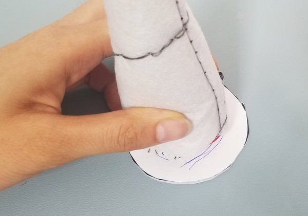 Tracing unicorn horn base onto felt piece B. 