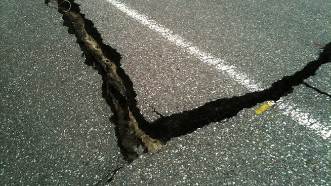 EarthquakeCrack_SmartFat