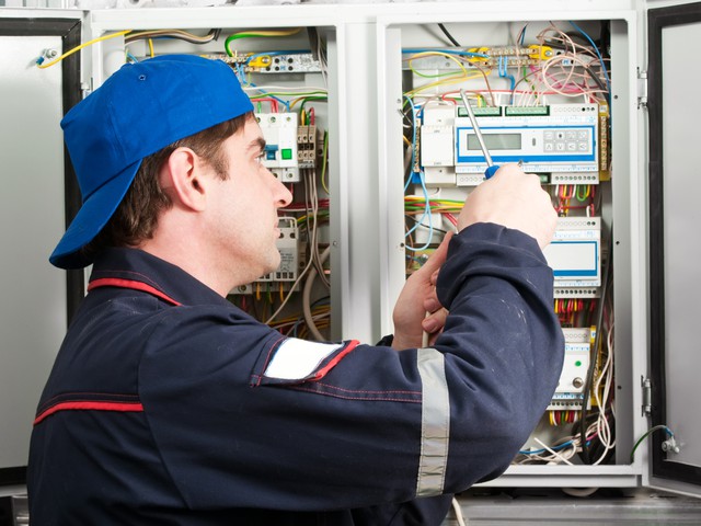electrician fixing wire