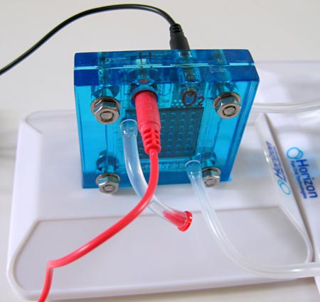 Reversible hydrogen fuel cell connects to two leads and two plastic tubes