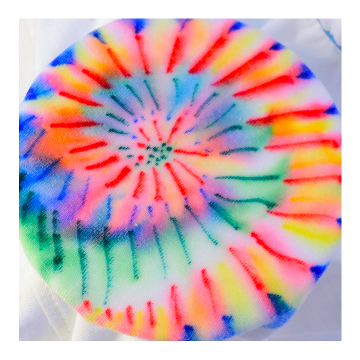 Colorful spiral tie-dye from markers - Awesome Summer Science Experiments