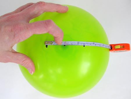 Measuring two small lines on top of a balloon