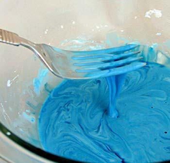 Photo of a blue heterogeneous mixture called Oobleck