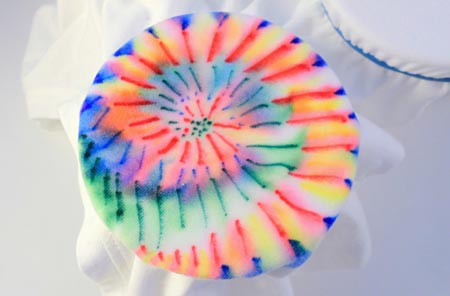 Spiral color patterns are produced on a shirt using markers