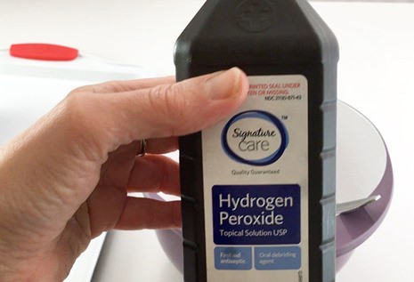The label of hydrogen peroxide topical solution