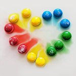 Candies lined up in the shape of a heart for a colorful diffusion activity