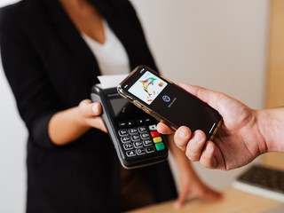 Tap payment with iPhone